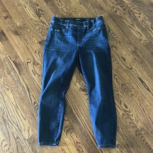 Ladies Judy Blue Pull on Jeans size 16w like new.